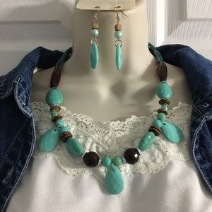 NWOT Turquoise & Browns Necklace & Earrings Set!